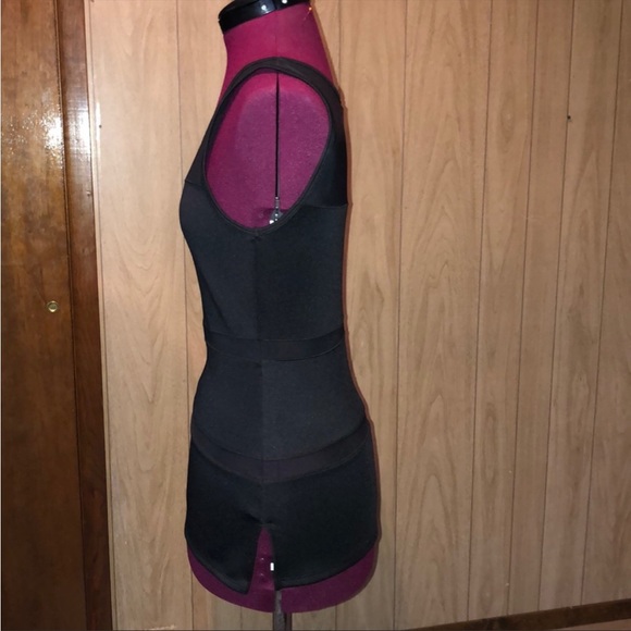 Bundle of 2 Women’s XS Casual and sexy sleeveless tops - Picture 6 of 7